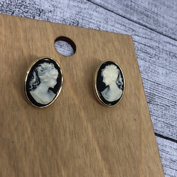 Cameo Earrings - Picture 2 of 4